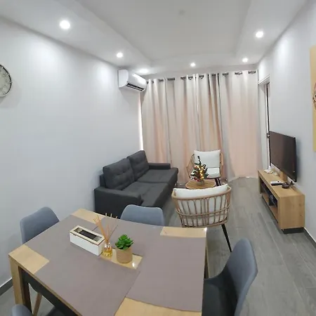 Cozy & Fully Equipped 3 Bedroom Apartment, 2Mins Walk To Flic-En-Flac Beach